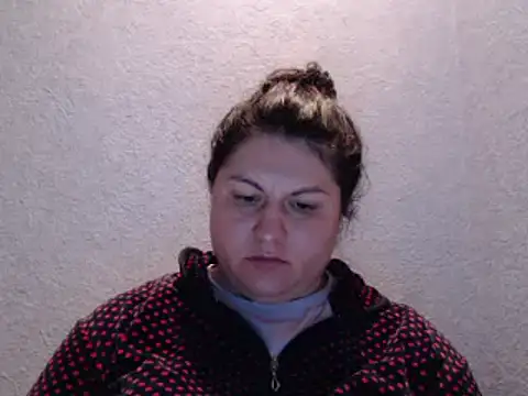 Snapshot of KiraSwee chatting on 10-07-25, 04:37 KiraSwee online show from 10-07-25, 04:37