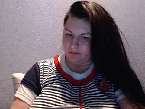 Snapshot of KiraSwee chatting on 10-09-25, 05:33 KiraSwee online show from 10-09-25, 05:33