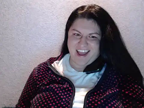 Snapshot of KiraSwee chatting on 10-18-25, 04:52 KiraSwee online show from 10-18-25, 04:52