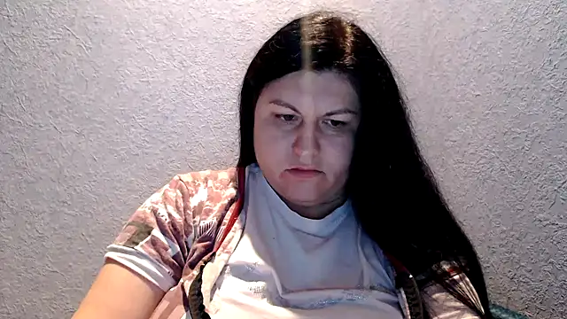 Snapshot of KiraSwee chatting on 10-21-25, 05:35 KiraSwee online show from 10-21-25, 05:35