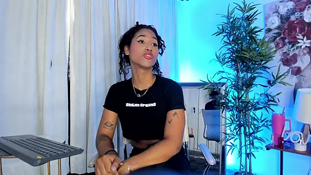 Snapshot of Alissemasiel chatting on 06-10-26, 07:13 Alissemasiel online show from 06-10-26, 07:13