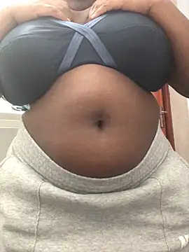 Snapshot of servingBigTitis chatting on 02-21-25, 07:45 servingBigTitis online show from 02-21-25, 07:45