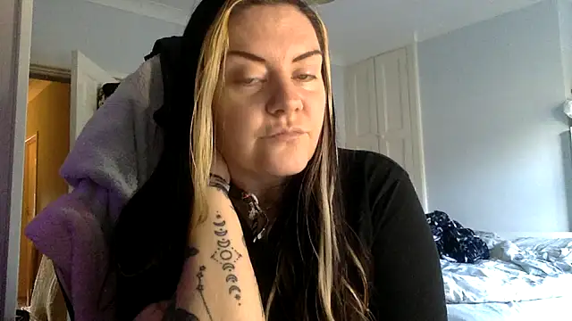 Snapshot of AureliaXOX chatting on 02-06-25, 10:48 AureliaXOX online show from 02-06-25, 10:48