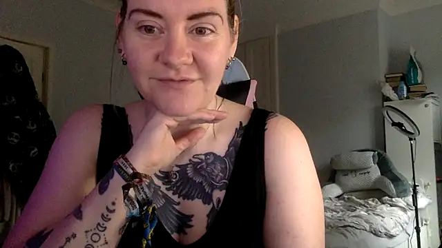 Snapshot of AureliaXOX chatting on 02-11-25, 11:54 AureliaXOX online show from 02-11-25, 11:54