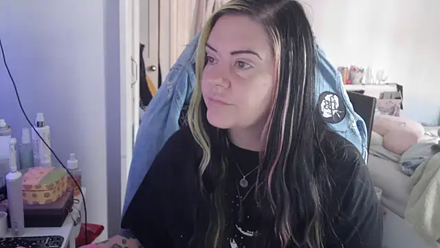 Snapshot of AureliaXOX chatting on 09-11-25, 08:25 AureliaXOX online show from 09-11-25, 08:25