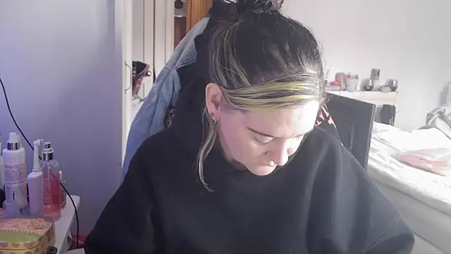 Snapshot of AureliaXOX chatting on 09-23-25, 11:02 AureliaXOX online show from 09-23-25, 11:02