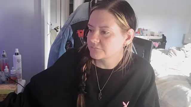 Snapshot of AureliaXOX chatting on 09-30-25, 02:44 AureliaXOX online show from 09-30-25, 02:44