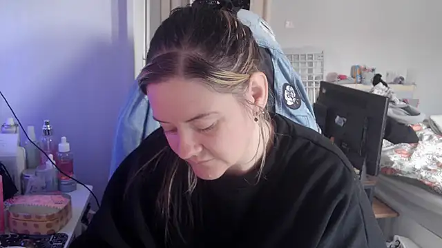 Snapshot of AureliaXOX chatting on 10-14-25, 09:10 AureliaXOX online show from 10-14-25, 09:10