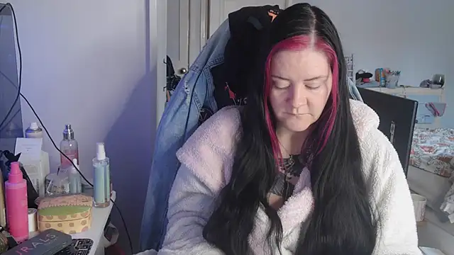 Snapshot of AureliaXOX chatting on 10-18-25, 08:59 AureliaXOX online show from 10-18-25, 08:59