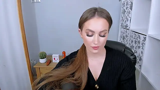 Snapshot of DonnaCam chatting on 12-19-25, 04:36 DonnaCam online show from 12-19-25, 04:36