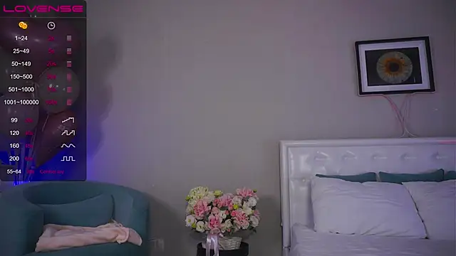 Snapshot of LeaCox_ chatting on 10-17-25, 08:28 LeaCox  online show from 10-17-25, 08:28