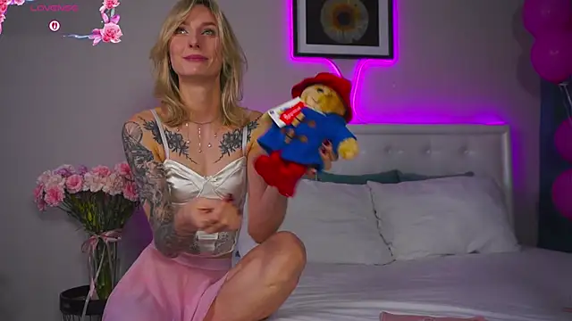 Snapshot of LeaCox_ chatting on 10-23-25, 08:02 LeaCox  online show from 10-23-25, 08:02