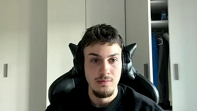NaplesGuy04 online show from 05-01-26, 03:38