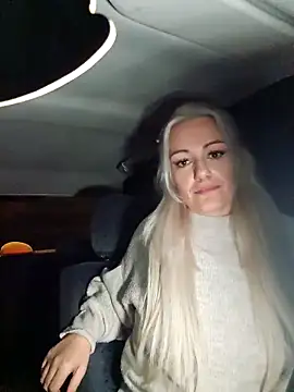 Snapshot of TessaWayne chatting on 12-13-25, 08:47 TessaWayne online show from 12-13-25, 08:47