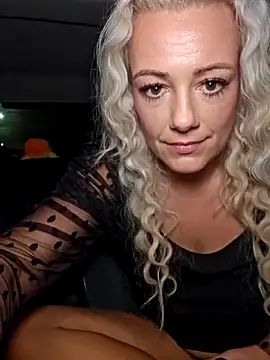 Snapshot of TessaWayne chatting on 12-14-25, 07:51 TessaWayne online show from 12-14-25, 07:51