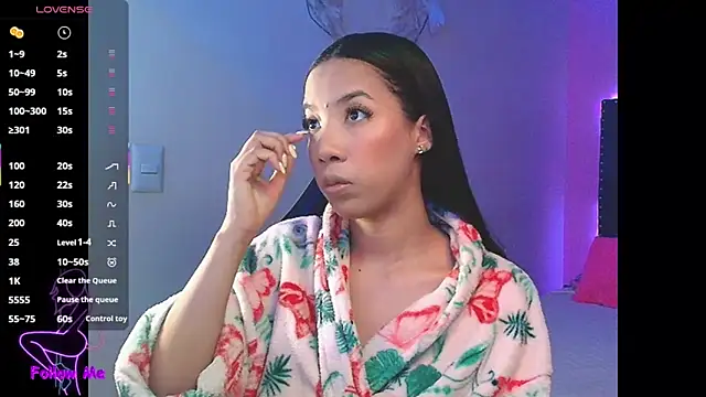 SallyWhitee online show from 09-30-25, 05:12