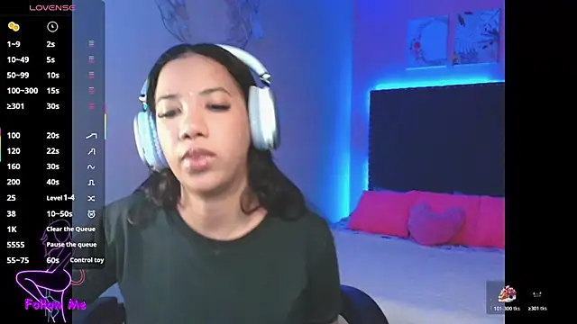 SallyWhitee online show from 11-13-25, 03:49