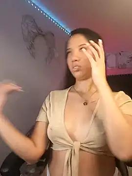 SallyWhitee online show from 04-23-26, 05:52