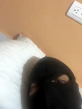 tunenarica22 online show from 12-15-25, 03:00