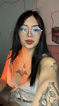 Snapshot of Valu_euphoria chatting on 11-16-25, 01:33 Valu euphoria online show from 11-16-25, 01:33