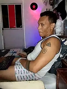 Snapshot of XhaseFoX chatting on 03-08-25, 03:17 XhaseFoX online show from 03-08-25, 03:17