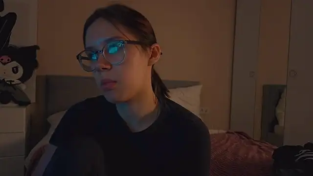 Snapshot of Mia_Luw chatting on 09-11-25, 04:56 Mia Luw online show from 09-11-25, 04:56