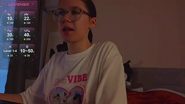 Snapshot of Mia_Luw chatting on 10-02-25, 04:52 Mia Luw online show from 10-02-25, 04:52