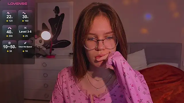 Snapshot of Mia_Luw chatting on 10-13-25, 04:45 Mia Luw online show from 10-13-25, 04:45