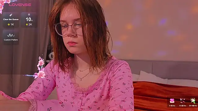 Snapshot of Mia_Luw chatting on 10-16-25, 03:40 Mia Luw online show from 10-16-25, 03:40