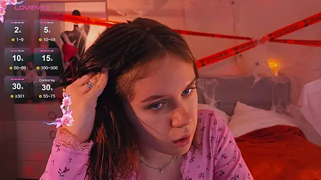 Snapshot of Mia_Luw chatting on 10-22-25, 06:02 Mia Luw online show from 10-22-25, 06:02