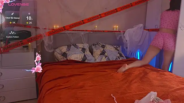 Snapshot of Mia_Luw chatting on 10-24-25, 05:37 Mia Luw online show from 10-24-25, 05:37