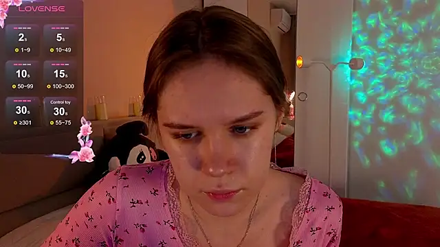 Snapshot of Mia_Luw chatting on 11-22-25, 03:49 Mia Luw online show from 11-22-25, 03:49