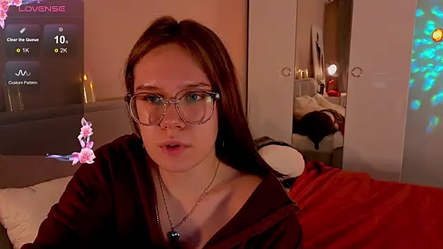 Snapshot of Mia_Luw chatting on 11-22-25, 09:58 Mia Luw online show from 11-22-25, 09:58