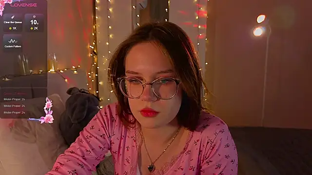 Snapshot of Mia_Luw chatting on 11-27-25, 06:54 Mia Luw online show from 11-27-25, 06:54