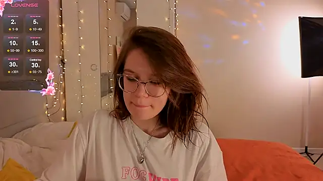 Mia Luw online show from 01-11-26, 05:12