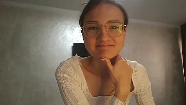 Snapshot of RoyalDessertt chatting on 10-20-25, 05:30 RoyalDessertt online show from 10-20-25, 05:30