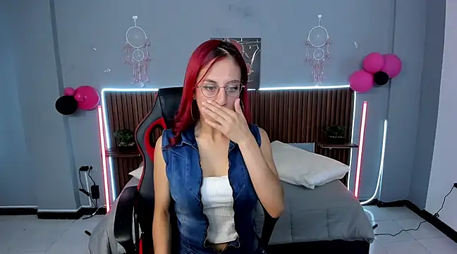 Snapshot of Alektra_bryce chatting on 02-18-25, 07:52 Alektra bryce online show from 02-18-25, 07:52