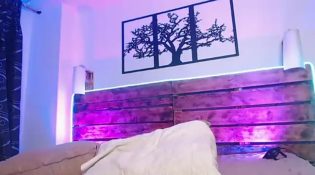 Snapshot of Alektra_bryce chatting on 02-28-25, 02:09 Alektra bryce online show from 02-28-25, 02:09