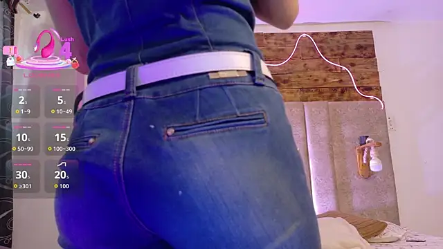 Snapshot of Alektra_bryce chatting on 10-20-25, 07:47 Alektra bryce online show from 10-20-25, 07:47