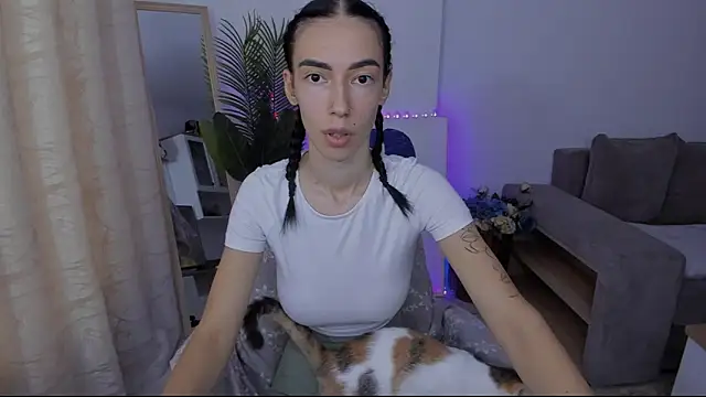 Snapshot of Celine_Roxelle chatting on 09-26-25, 03:05 Celine Roxelle online show from 09-26-25, 03:05