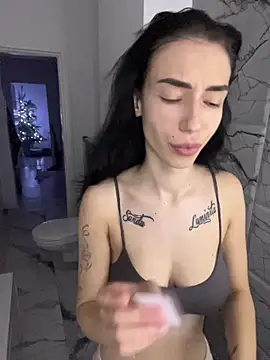 Snapshot of Celine_Roxelle chatting on 12-20-25, 05:53 Celine Roxelle online show from 12-20-25, 05:53