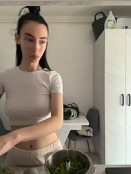 Snapshot of Celine_Roxelle chatting on 05-20-26, 01:06 Celine Roxelle online show from 05-20-26, 01:06