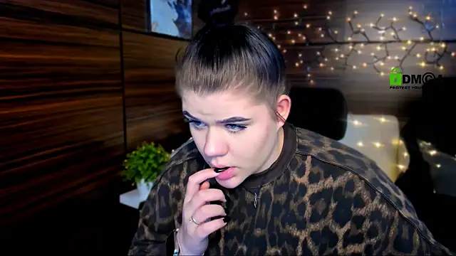 Snapshot of elmira_rose chatting on 02-08-25, 01:54 elmira rose online show from 02-08-25, 01:54