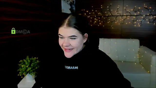 Snapshot of elmira_rose chatting on 02-11-25, 01:20 elmira rose online show from 02-11-25, 01:20