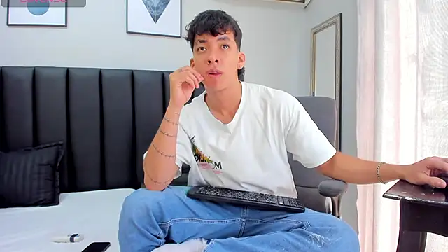 ISAAC CRYSTON online show from 02-03-25, 03:17