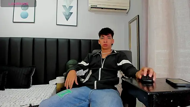 ISAAC CRYSTON online show from 02-04-25, 01:27