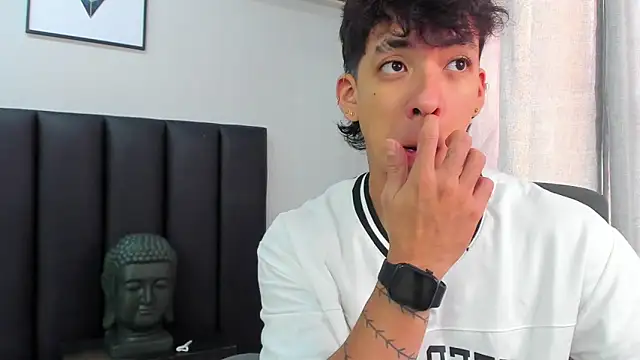 ISAAC CRYSTON online show from 02-08-25, 01:11