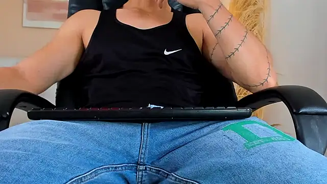 ISAAC CRYSTON online show from 12-17-25, 07:53