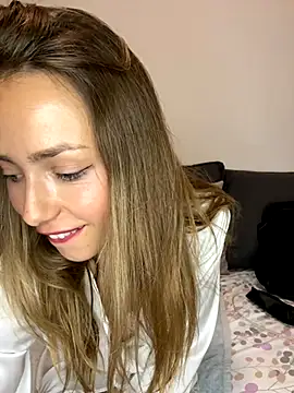 Snapshot of Hilary_283 chatting on 09-26-25, 06:01 Hilary 283 online show from 09-26-25, 06:01