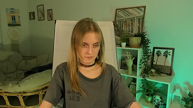 Snapshot of KiraMontoya chatting on 03-14-25, 12:21 KiraMontoya online show from 03-14-25, 12:21